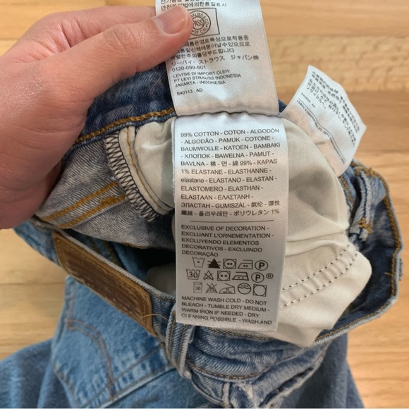 Women’s Levi’s Button Fly Ribcage Straight Leg Medium Wash Distressed Jeans 25 - Picture 8 of 14